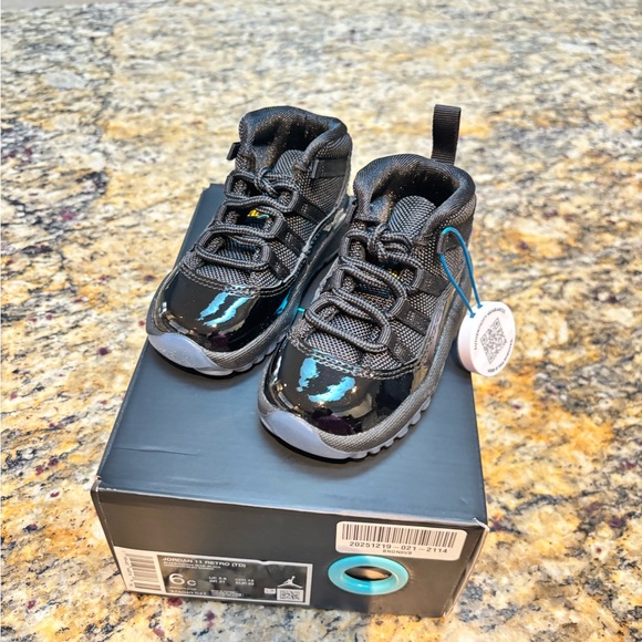 JORDAN 11 RETRO